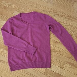 Uniqlo Women's V-Neck Sweater - Purple